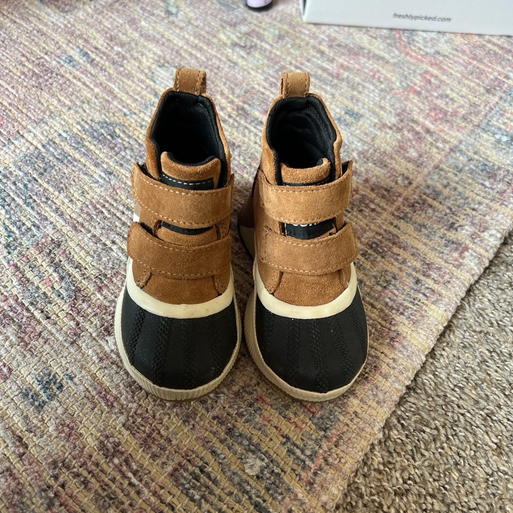 Toddler Sorel Out N About boots sz 9c